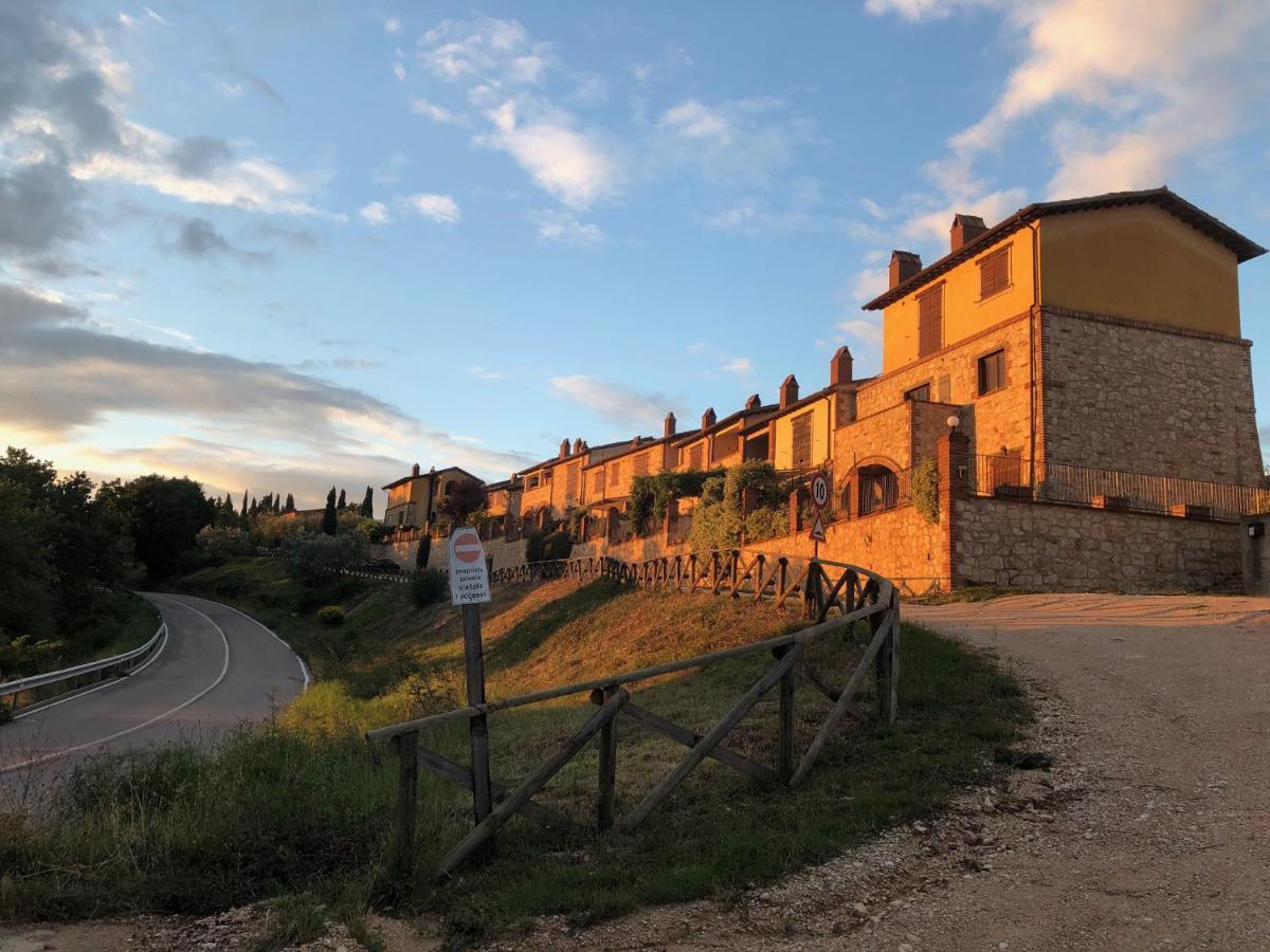 コッラッツォーネUmbria, "Casa Sagrantina" Con Piscina E Pergolatoアパートメント エクステリア 写真