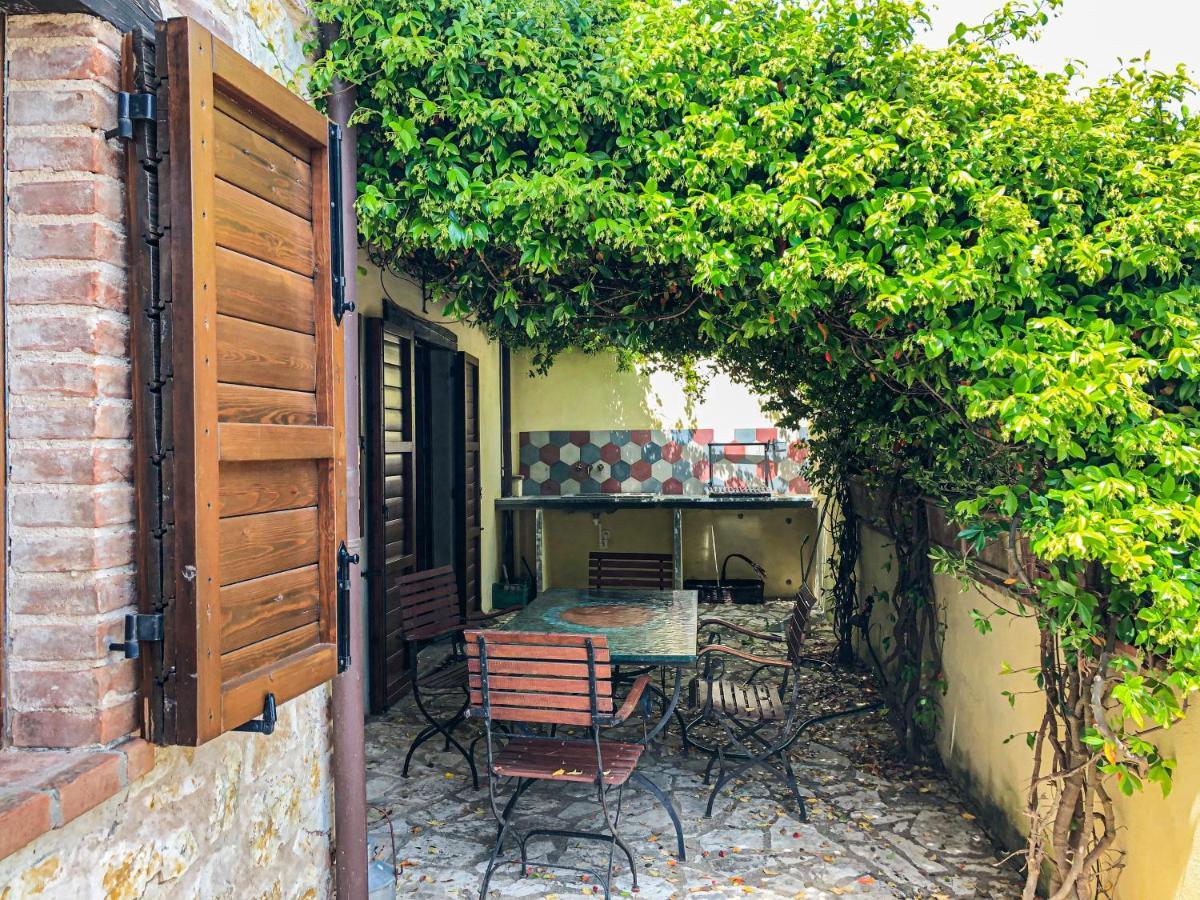 コッラッツォーネUmbria, "Casa Sagrantina" Con Piscina E Pergolatoアパートメント エクステリア 写真