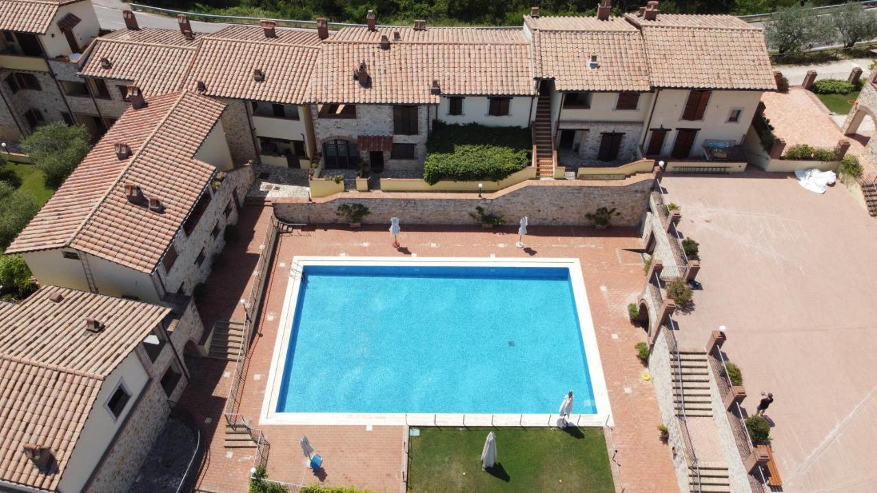 コッラッツォーネUmbria, "Casa Sagrantina" Con Piscina E Pergolatoアパートメント エクステリア 写真