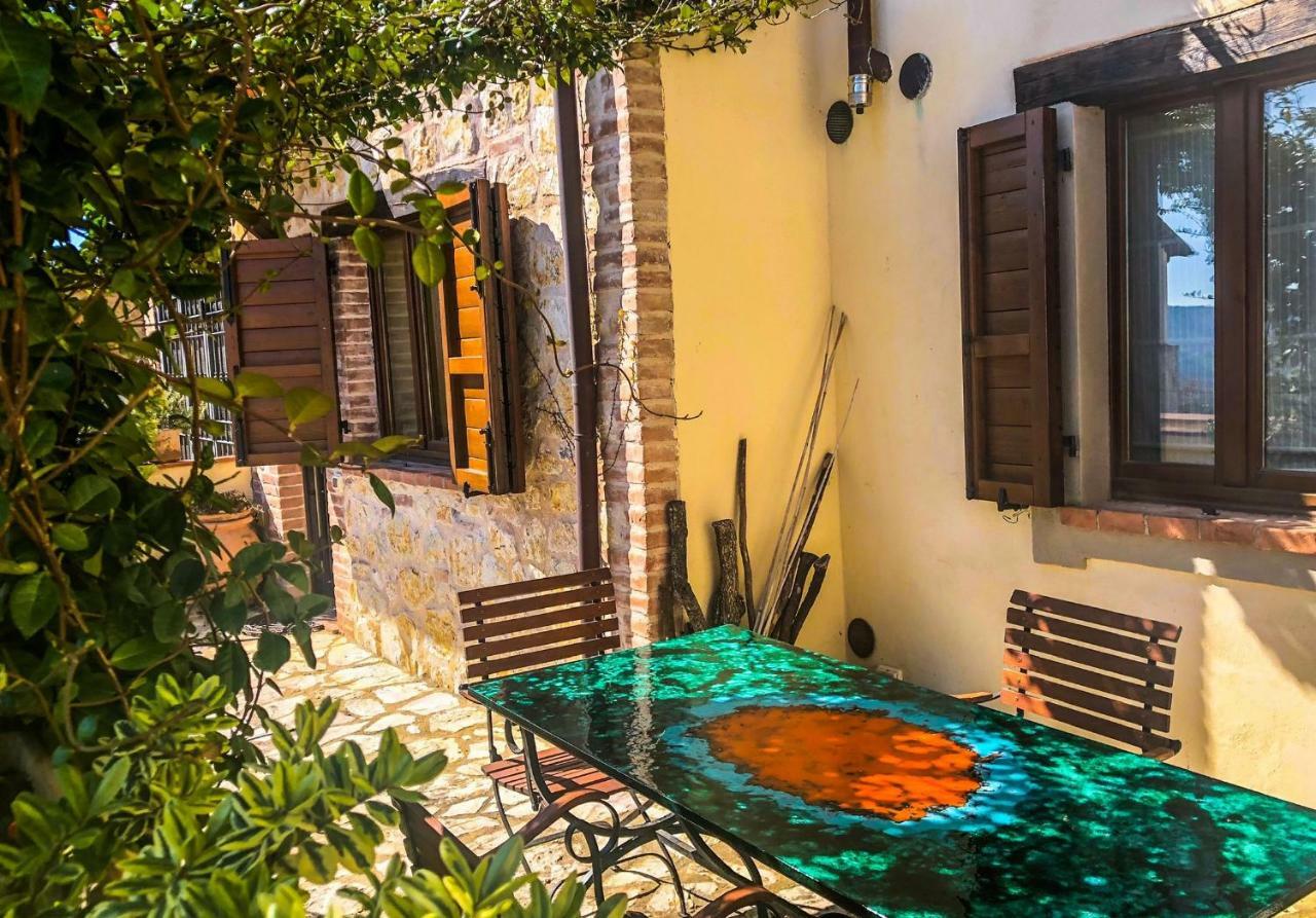 コッラッツォーネUmbria, "Casa Sagrantina" Con Piscina E Pergolatoアパートメント エクステリア 写真